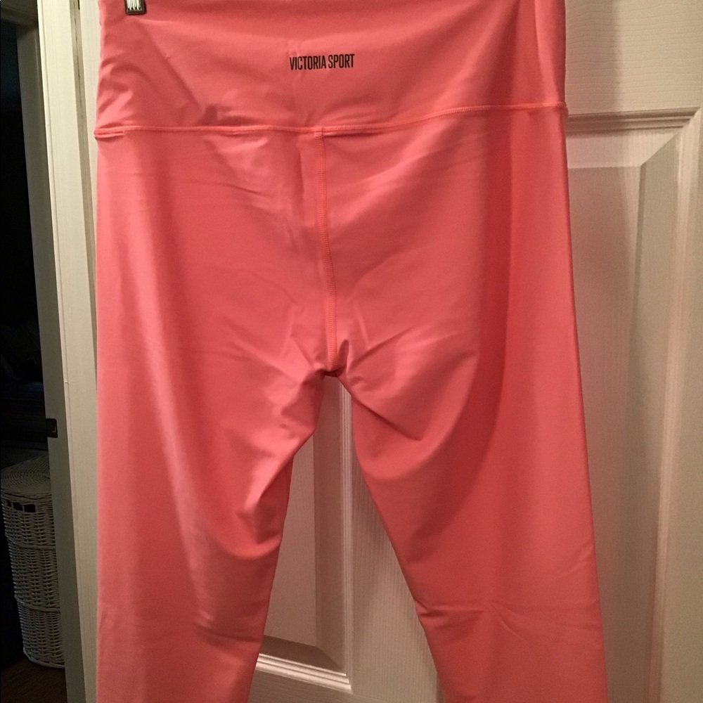 NWOT Victoria Sport 9/10 Length Leggings - Picture 2 of 2